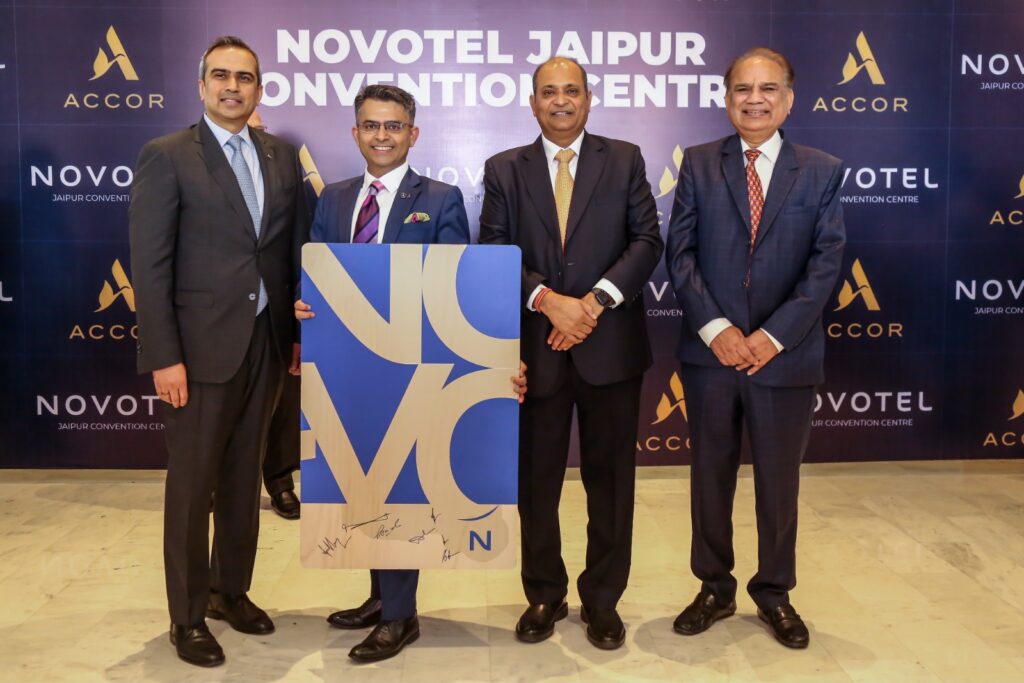 Pic-L-RPuneet-DhawanSouth-Asias-VP-OperationsAccor-India_Manuj-RalhanGM-of-Novotel-Jaipur-Convention-Centre-JECCPramod-Kumar-Agarwal